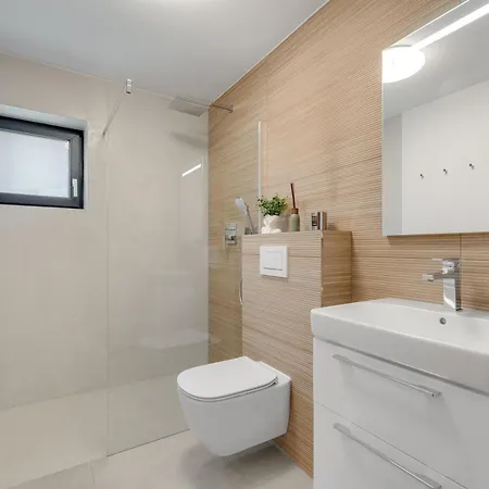 Villa Lakeside Luxury At Penati Golf Sajdikove Humence