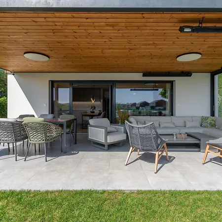 Lakeside Luxury At Penati Golf Villa *