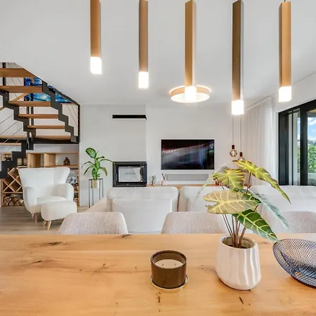 Lakeside Luxury At Penati Golf Villa Királymajor