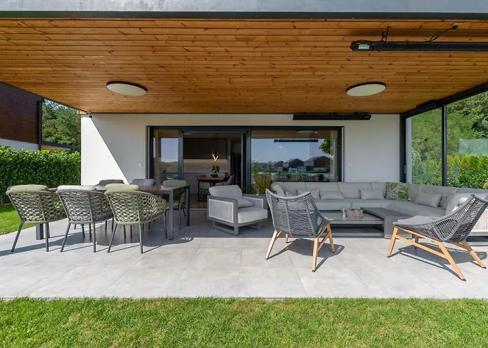 Lakeside Luxury At Penati Golf Villa *