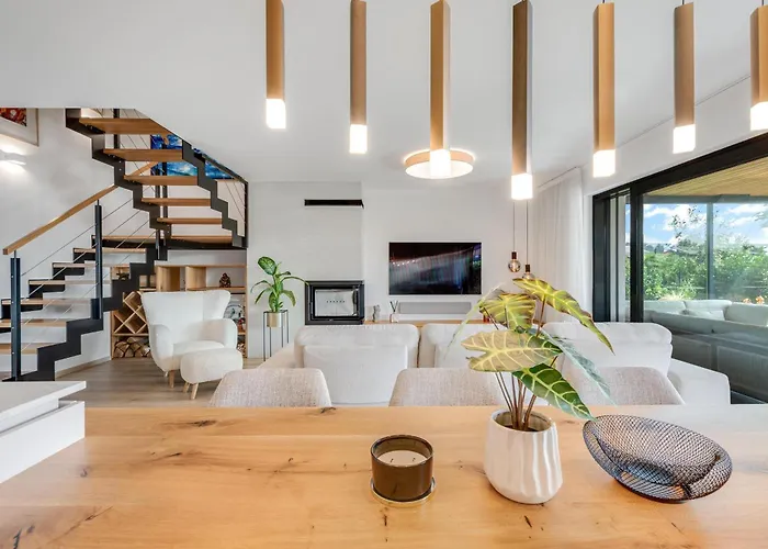 Lakeside Luxury At Penati Golf Villa Sajdikove Humence