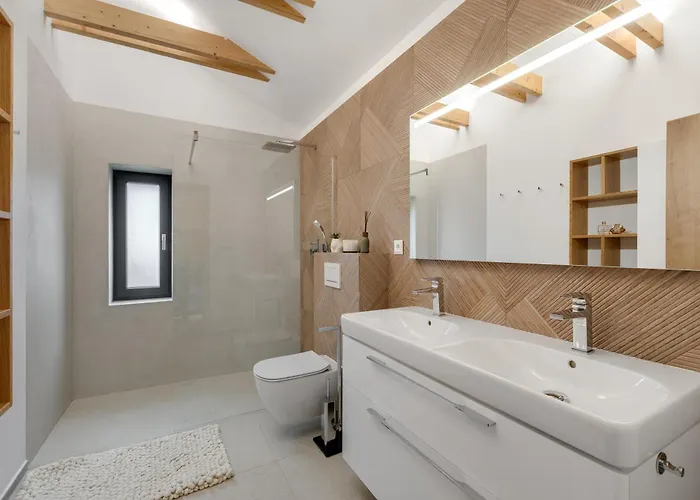 Lakeside Luxury At Penati Golf Villa